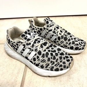 Adidas Swift Run 22 Women's Size 5 Leopard Cheetah Athletic Training Shoes